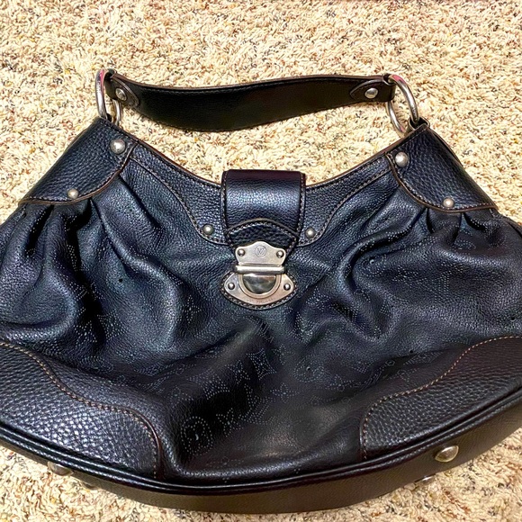 Pre-loved, black perforated LV hobo in excellent condition. - Picture 2 of 5